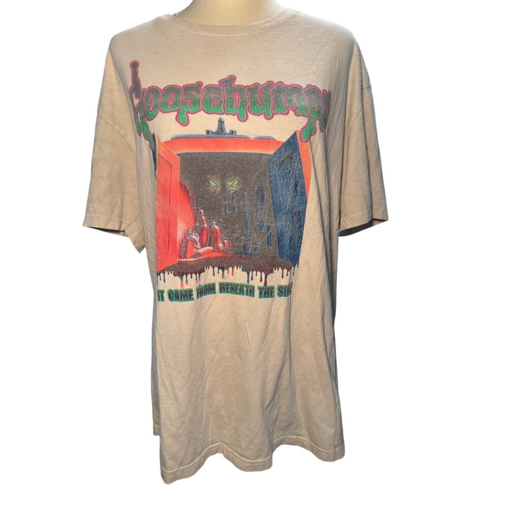Goosebumps It Came From Beneath The Sink Beige Graphic Tee, Horror Y2K, Large
